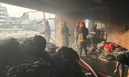 বাবুবাজারে ১৪ তলা ভবনে আগুন: ১৭ জনকে জীবিত উদ্ধার