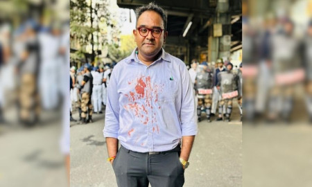 সবকিছু মনে রাখা হবে— রক্তাক্ত জামা পরিহিত ছবি দিয়ে স্ট্যাটাস সাংবাদিক ময়ূখের