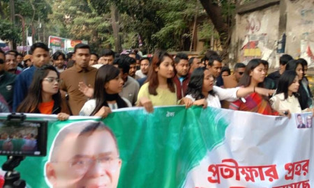 তারেক রহমানের প্রত্যাবর্তন উপলক্ষে ঢাবিতে ছাত্রদলের শুভেচ্ছা মিছিল