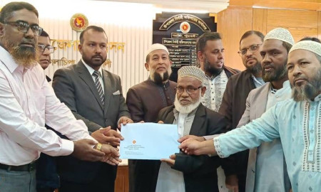 পটুয়াখালী-৩ আসনে জামায়াত প্রার্থী শাহ আলমের মনোনয়নপত্র সংগ্রহ