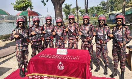 সীমান্তে ২৪ বিস্ফোরক দ্রব্য উদ্ধার