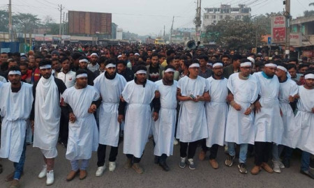 ঝিনাইদহ-৪ আসনে রাশেদ খাঁনকে অবাঞ্ছিত ঘোষণা, কাফনের কাপড় পরে বিক্ষোভ