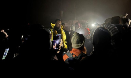 পদ্মার চরে যাত্রীবাহী লঞ্চ আটকে যাওয়ায় ৯৯৯-এ কল, অতঃপর…