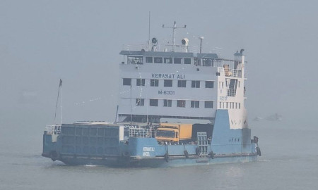 ১৫ ঘণ্টা পর দৌলতদিয়া-পাটুরিয়া নৌরুটে ফেরি চলাচল স্বাভাবিক