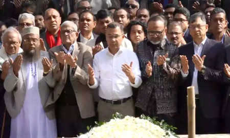 ওসমান হাদির কবর জিয়ারত করলেন তারেক রহমান