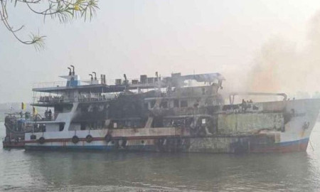 আগুনে পুড়ল সেন্ট মার্টিনগামী ‘দ্য আটলান্টিক ক্রুজ’, এক কর্মচারীর মৃত্যু, উদ্ধার ১৫