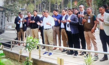 পিলখানা হত্যাকাণ্ডে শহীদ সেনাদের কবর জিয়ারত করলেন তারেক রহমান