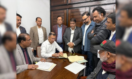 নিজের প্রার্থী ফরমে স্বাক্ষর করলেন তারেক রহমান