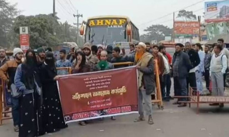 ওসমান হাদি হত্যার বিচারের দাবিতে কুয়াকাটা-বরিশাল মহাসড়ক অবরোধ