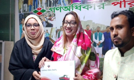 মনোনয়ন ফরম তুললেন মডেল মেঘনা আলম