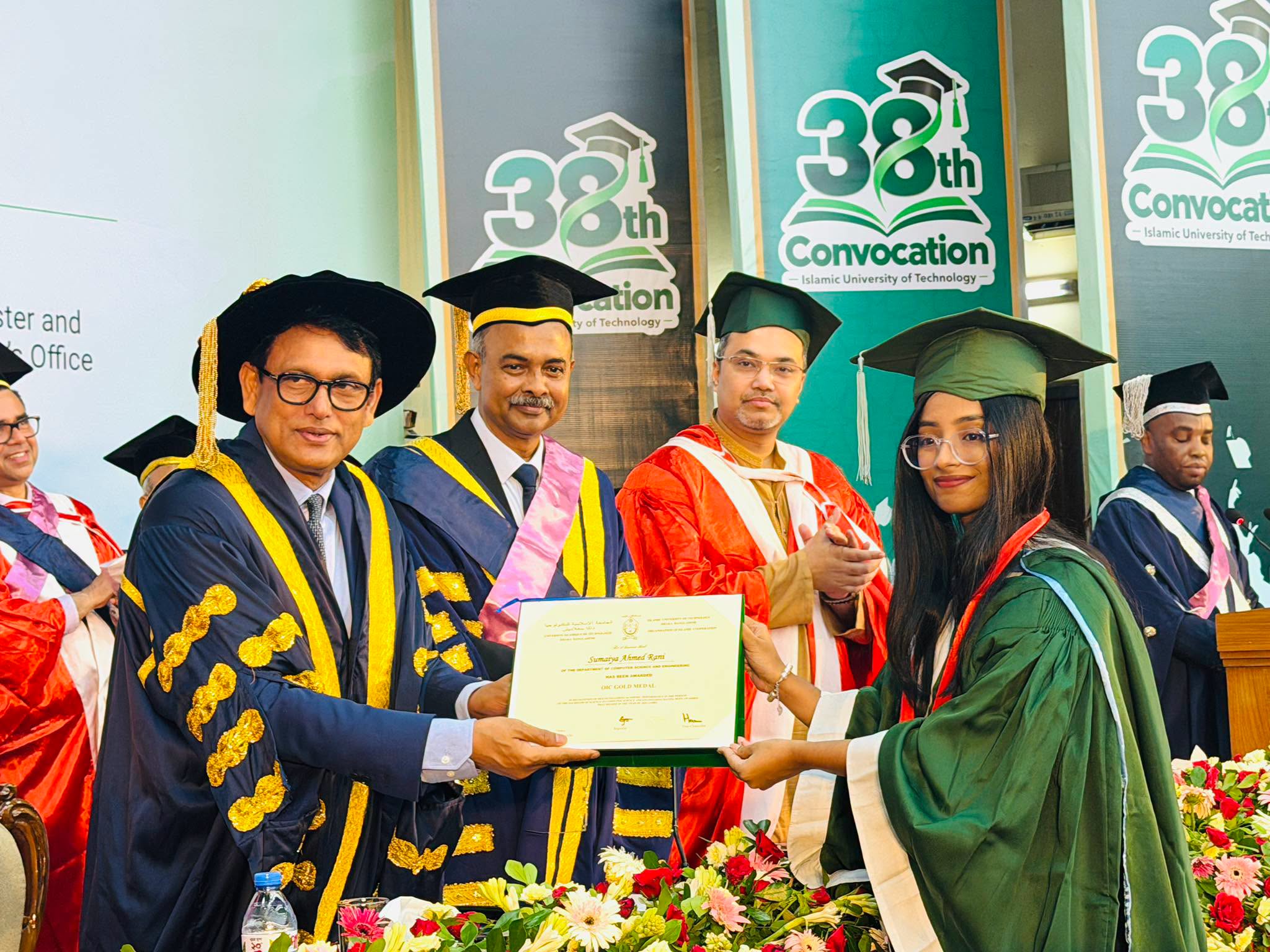 শিক্ষা এবং প্রাথমিক ও গণশিক্ষা মন্ত্রী ড. আ ন ম এহছানুল হক মিলন গাজীপুরে 'ইসলামিক ইউনিভার্সিটি অব টেকনোলজি'র '৩৮তম সমাবর্তন অনুষ্ঠানে অনুষ্ঠান' এ প্রধান অতিথি হিসেবে উপস্থিত ছিলেন