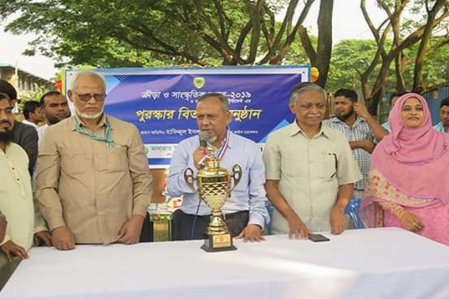 বর্ণাঢ্য আয়োজনে মানারাত ইউনিভার্সিটির সাংস্কৃতিক সপ্তাহের সমাপ্তি