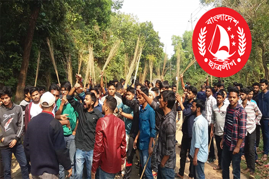 চবি ছাত্রলীগ সভাপতিকে বহিষ্কারের দাবিতে ঝাড়ু মিছিল