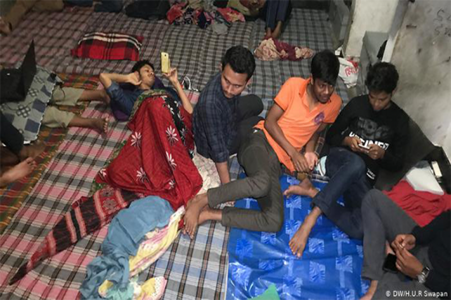 ঢাকা বিশ্ববিদ্যালয়ে হলে হলে ছাত্রলীগের ‘গেস্টরুম আদালত’