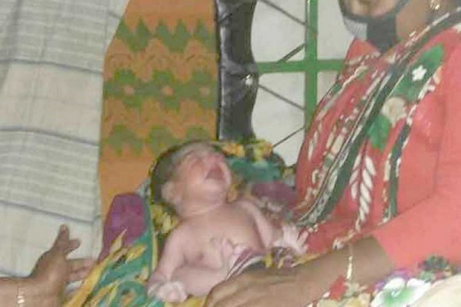 ভর্তি নেয়নি হাসপাতাল, ১০ মিনিট পর রাস্তায় সন্তান প্রসব