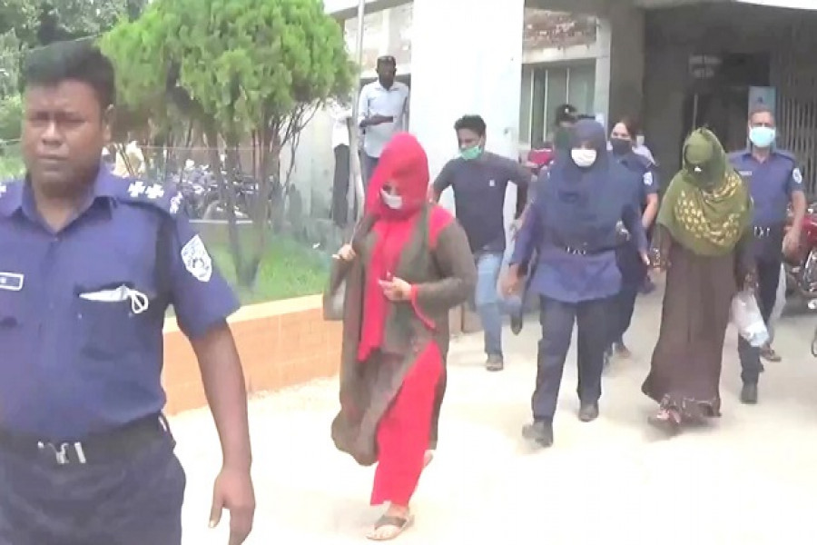 দিনাজপুর জেলা পরিষদে নারী ও মদ নিয়ে ফুর্তি, চেয়ারম্যানসহ আটক ৬