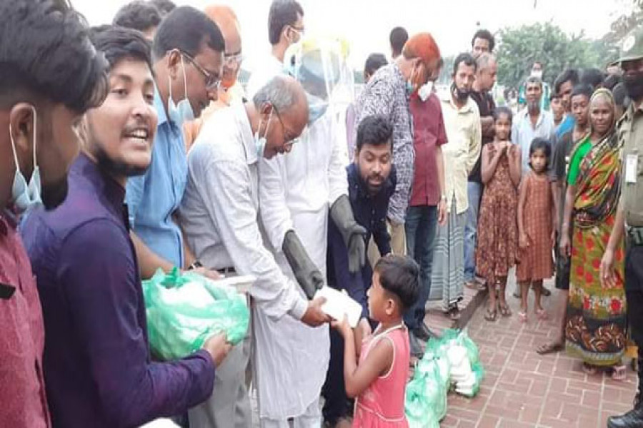 পথশিশু-অসহায়দের মাঝে খাবার বিতরণ করল ছাত্রলীগ সম্মিলিত বেসরকারি বিশ্ববিদ্যালয়
