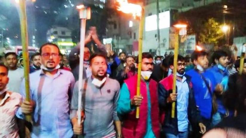 নেতা-কর্মীদের ওপর হামলার প্রতিবাদে রাজধানীতে মশাল মিছিল