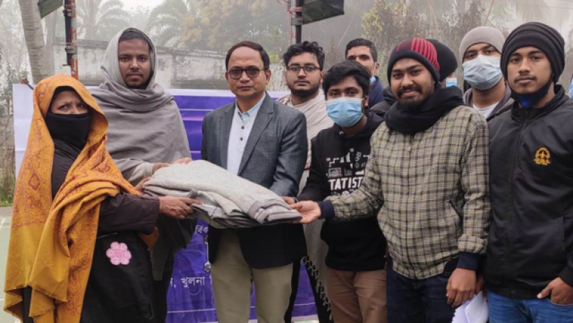 খুবিতে বাঁধনের উদ্যোগে শীতবস্ত্র বিতরণ