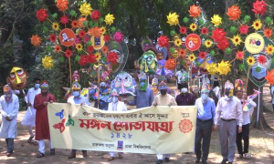 ঢাবিতে প্রতীকী বাংলা নববর্ষ উদযাপন