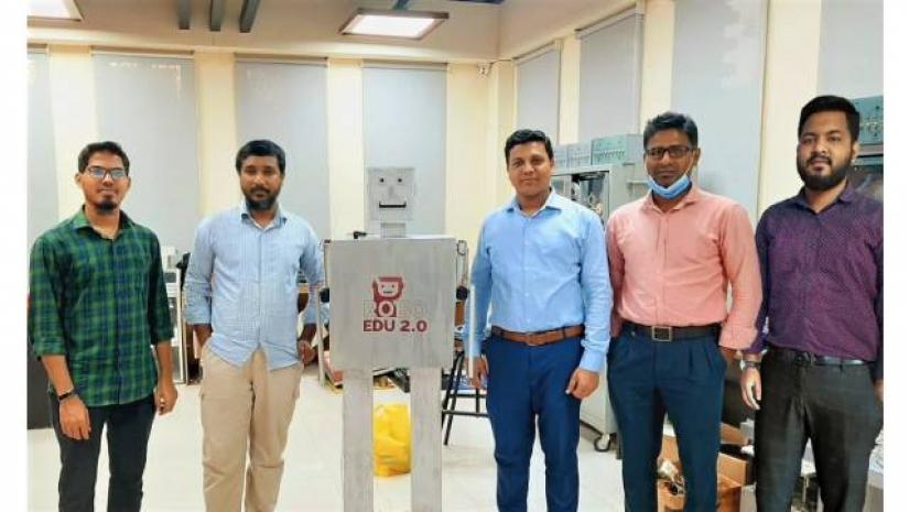 ইস্ট ডেল্টার ৫ শিক্ষার্থী বানালো মানবসদৃশ রোবট