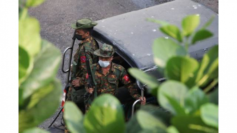 সামরিক জান্তার নিশানা এবার শিক্ষাপ্রতিষ্ঠান, কোপে কলেজ-বিশ্ববিদ্যালয়