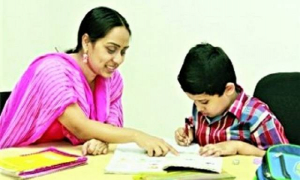 হাসি ফুটেছে টিউশনি করানো শিক্ষার্থীদের মুখে