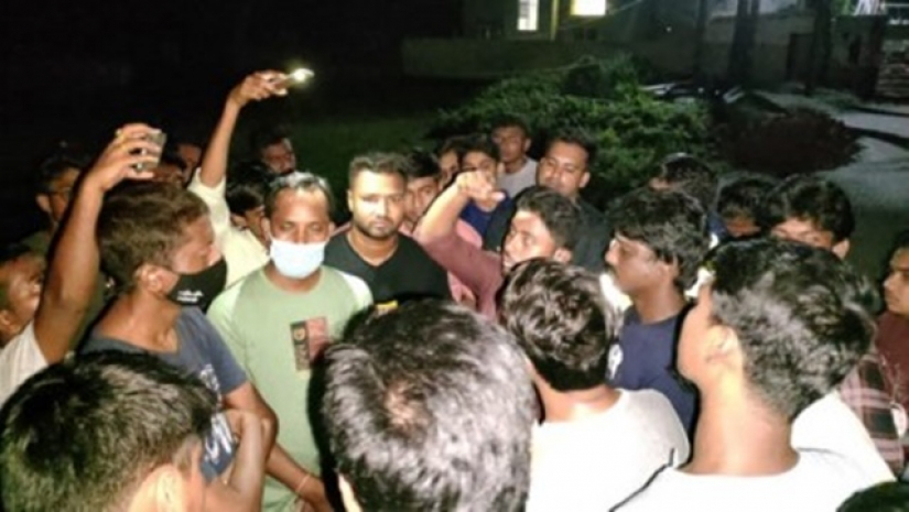 নজরুল বিশ্ববিদ্যালয়ের শিক্ষার্থীদের মহাসড়ক অবরোধ