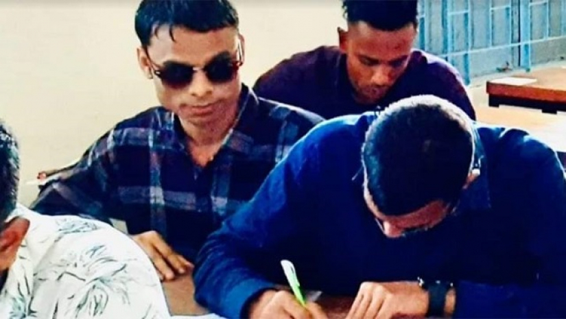 এইচএসসি পরীক্ষা দিচ্ছে দৃষ্টিহীন সেই চয়ন