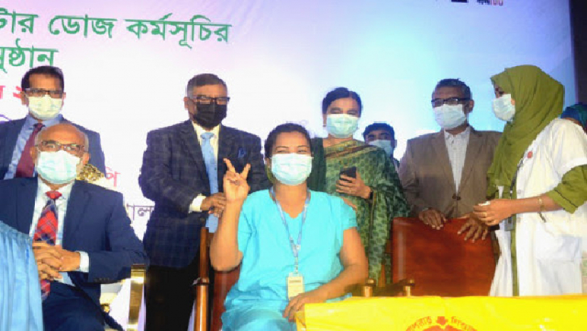 বুস্টার ডোজ ওমিক্রন মোকাবিলায় সহায়তা করবে: স্বাস্থ্যমন্ত্রী