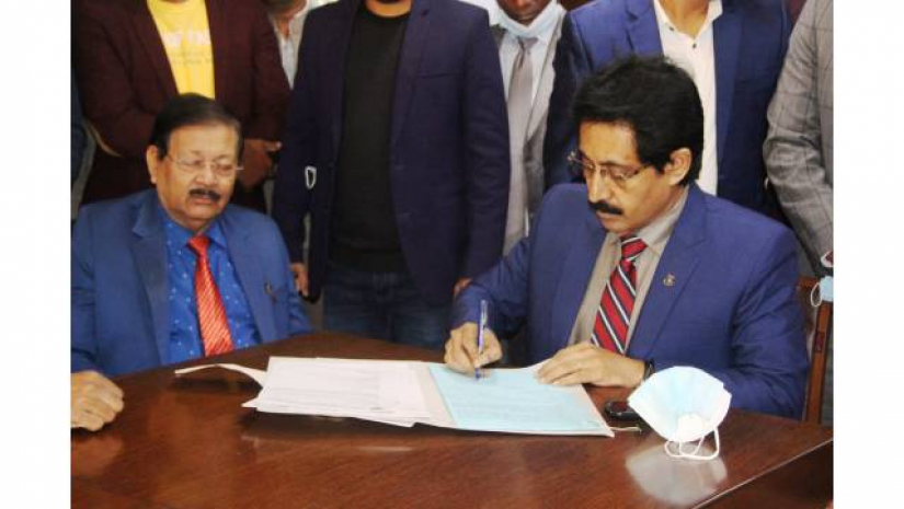 যোগদানের পরপরই একগুচ্ছ তাজা ফুল আমার দিকে বাড়িয়ে দেওয়া হয়েছিল, কিন্তু....