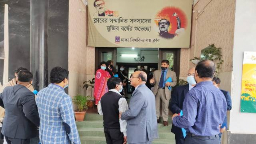 ঢাবি শিক্ষক সমিতি নির্বাচনে ভোটগ্রহণ চলছে