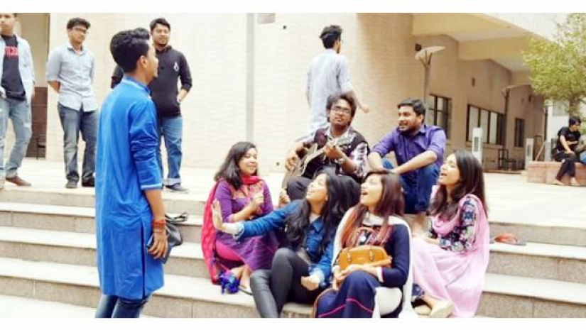 ফের চোখ রাঙানি করোনার: কলেজ-বিশ্ববিদ্যালয় চালু রাখার চিন্তা