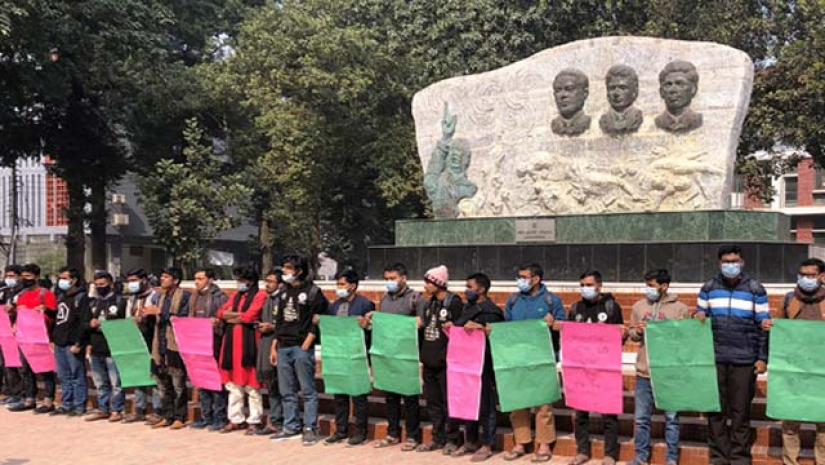 ক্যাম্পাসে নিরাপত্তা দিতে ব্যর্থ, প্রক্টরিয়াল টিমের অপসারণের দাবি রাবি শিক্ষার্থীদের