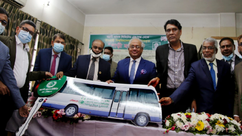 ইবিকে গাড়ি উপহার দিল অগ্রণী ব্যাংক