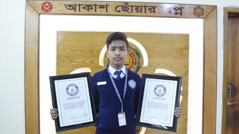 কলা খেয়ে গিনেস বুকে নাম লেখালেন দশম শ্রেণির ছাত্র 