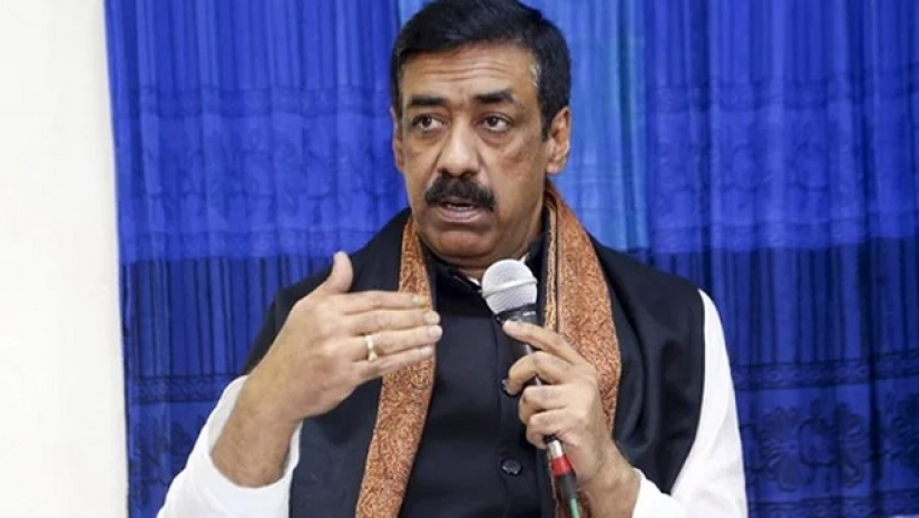 শামীম ওসমানের মাথায় হাত বুলিয়ে দিলেন প্রধানমন্ত্রী