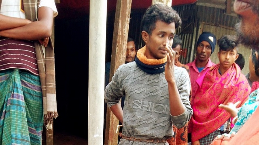 শিকল দিয়ে বেঁধে কলেজ ছাত্রকে নির্যাতন