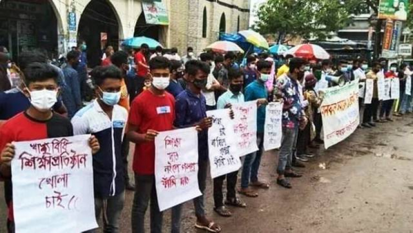 শিক্ষাপ্রতিষ্ঠান খোলার দাবিতে কলকাতায় বিক্ষোভ চলছে