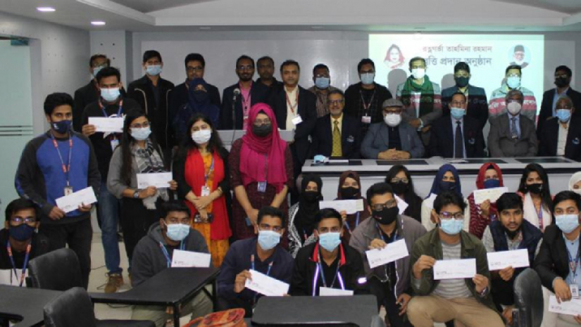 ইউআইটিএসের ৩০ শিক্ষার্থী পেলেন রত্নগর্ভা তাহমিনা রহমান বৃত্তি