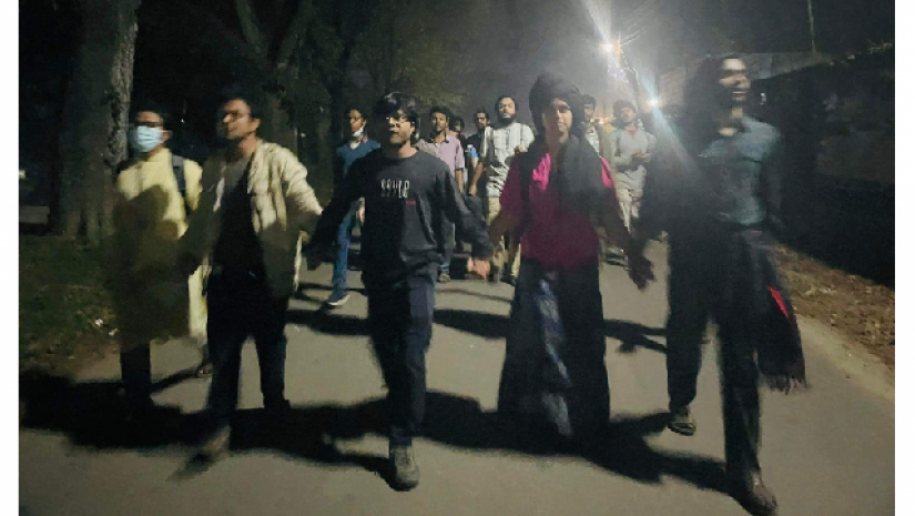 বশেমুরবিপ্রবি ও জবির ঘটনায় জাবিতে প্রতিবাদ মিছিল