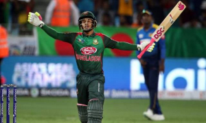 টস জিতে ব্যাটিংয়ে বাংলাদেশ, নেই মুশফিক