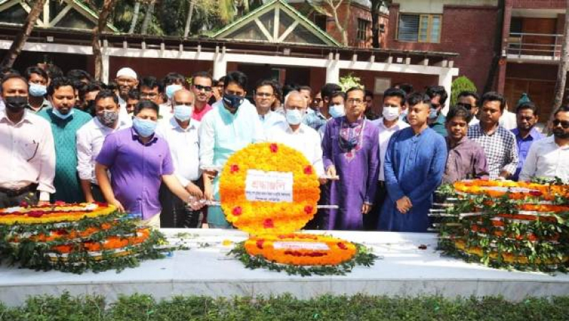৭ মার্চ উপলক্ষে বঙ্গবন্ধুর সমাধিতে বশেমুরবিপ্রবি শিক্ষক সমিতির শ্রদ্ধা