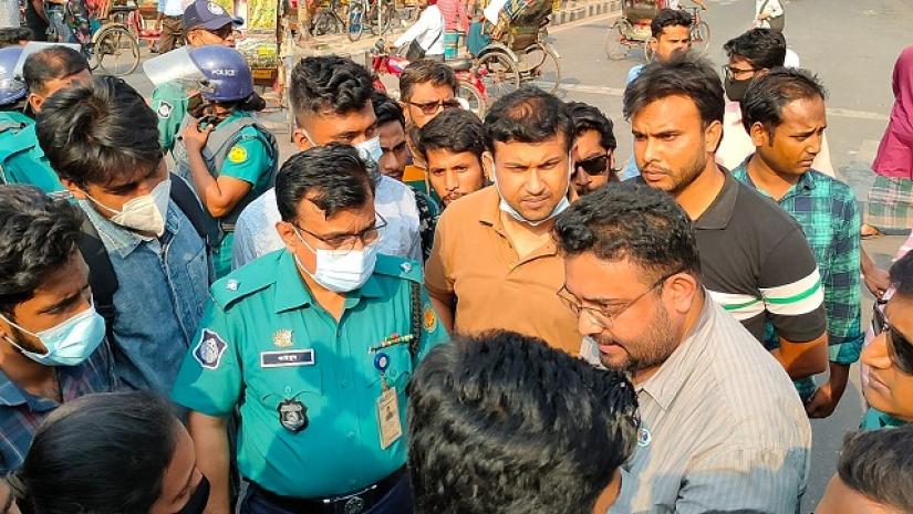 আশ্বাসের পর অবরোধ তুলে নিল সাত কলেজ শিক্ষার্থীরা