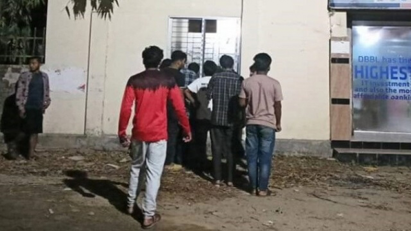 থাপ্পড় দিয়ে কেমন আছে জানতে চাওয়ায় ছাত্রলীগের দুপক্ষের সংঘর্ষ