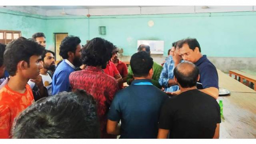 স্বাধীনতা দিবসের খাবার লুটে নিল ছাত্রলীগ