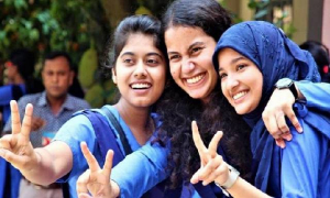 মেডিকেল ভর্তি পরীক্ষার ফলে এগিয়ে মেয়েরা