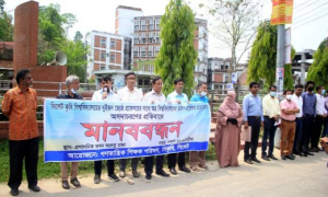 দুই অধ্যাপককে অশালীন ভাষায় গালি সিকৃবি ভিসির, আন্দোলনে শিক্ষকেরা