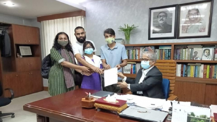ঢাবি শিক্ষার্থীর ওপর হামলাকারীদের বহিষ্কারের দাবি