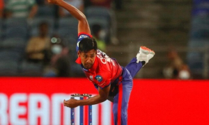 কলকাতার বিপক্ষে ম্যাচসেরা ক্রিকেটার মোস্তাফিজ: আনন্দবাজার